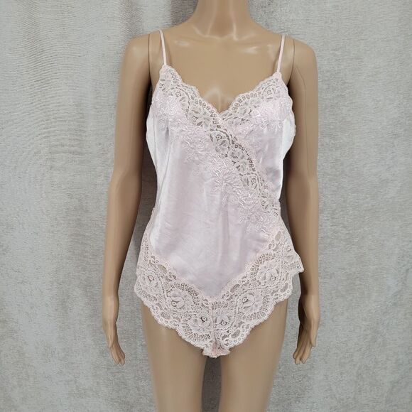 Jewels Tops - Jewels Vintage Light Pink Lace Bodysuit Teddy Negligee Coquettegirl Small